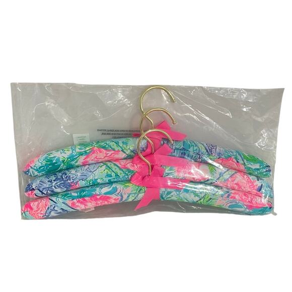 Lilly Pulitzer Padded Fabric Hangers 3pc New Tropical Print Sweater Hanger - Picture 1 of 3